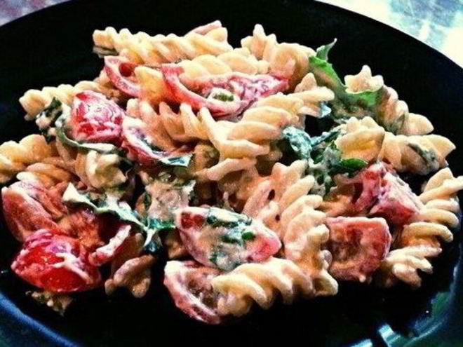 Рецепт пасты с черри, рукколой и сливочным сыром