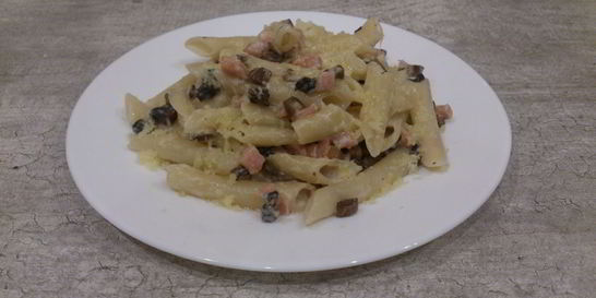 Паста с грибами и ветчиной