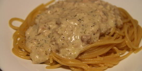 Паста с копченой курицей и плавленным сыром