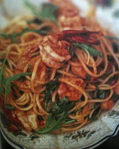 Паста с креветками и рукколой