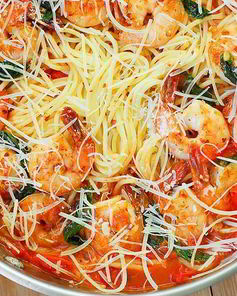 Паста с креветками в томатном соусе