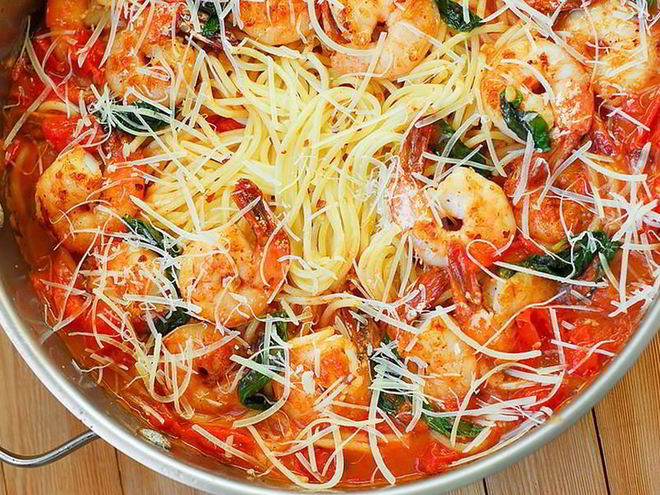 Рецепт пасты с креветками в томатном соусе