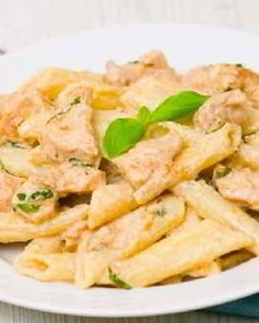 Паста с курицей в соусе