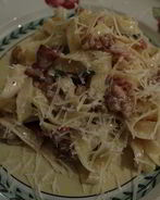 Паста с орехами, беконом и тимьяном