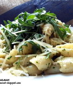 Паста с песто из руколы и грецких орехов