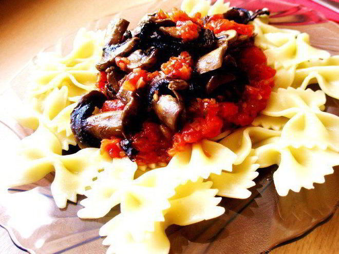 Рецепт пасты с томатами и шампиньонами