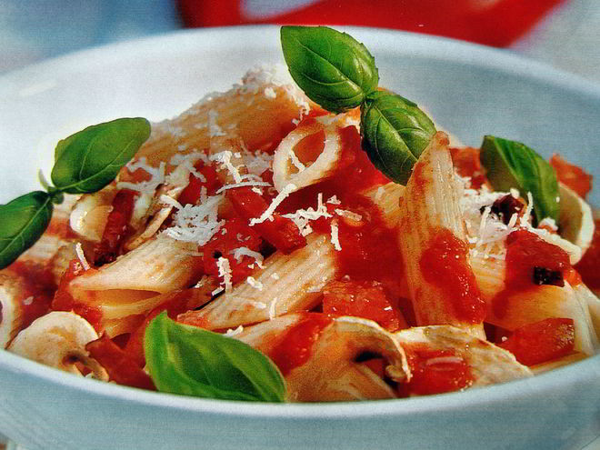 Рецепт пасты с томатным соусом, оливками и каперсами