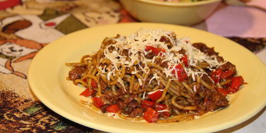 Паста с тушенкой и болгарским перцем