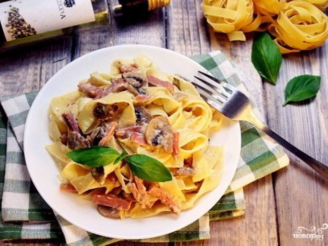 Рецепт пасты с ветчиной и грибами