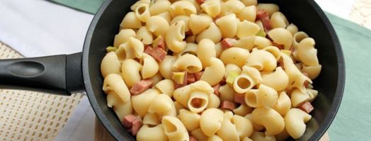 паста с ветчиной, томатами и авокадо. Шаг 5