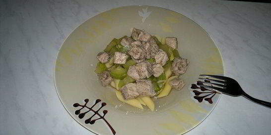 Паста со свининой и кабачком в травах