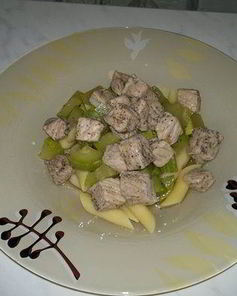 Паста со свининой и кабачком в травах