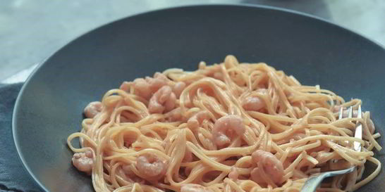 Розовая паста с креветками