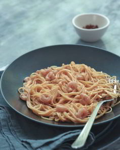 Розовая паста с креветками