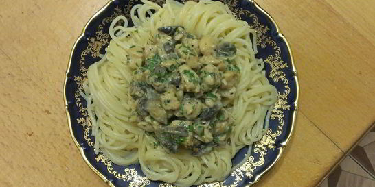 Спагетти карбонара с курицей и грибами