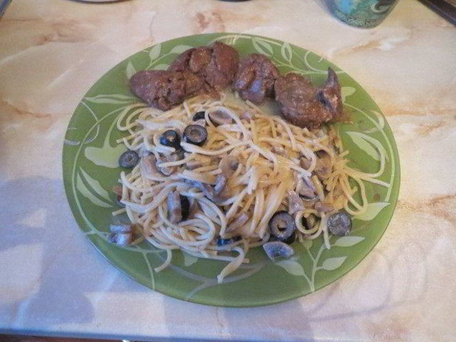 Рецепт спагетти с грибами и маслинами