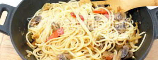 спагетти с овощами и соевым соусом. Шаг 6