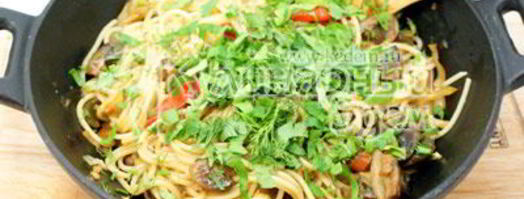 спагетти с овощами и соевым соусом. Шаг 7