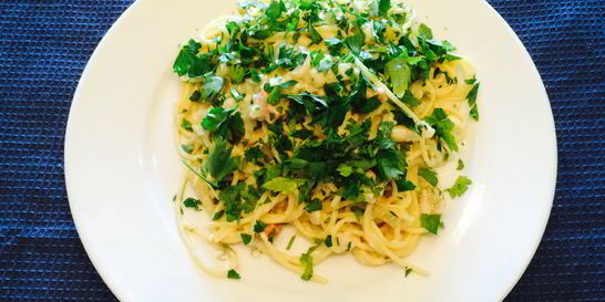 Спагетти с треской и копченым лососем