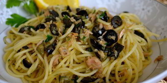 Спагетти с тунцом