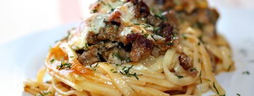 запеченные под сыром гнезда-спагетти с фаршем и грибами. Шаг 5