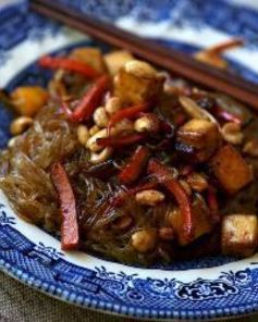 Жаренная лапша с тофу и овощами