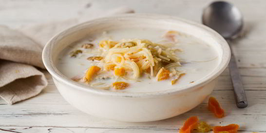 Молочная лапша с изюмом и курагой