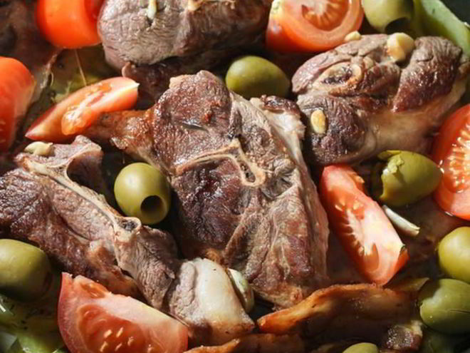 Рецепт баранины тушеной с помидорами и зеленью