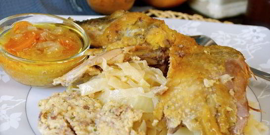 Фаршированная цесарка с капустой