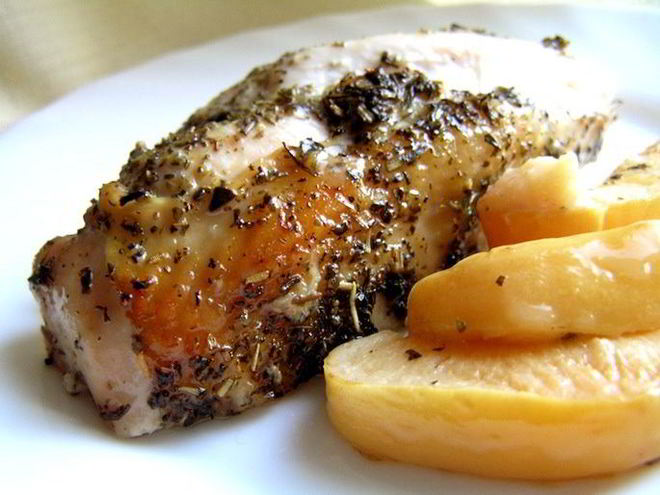 Рецепт куриной грудки с айвой и прованскими травами