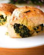 Куриная грудка со шпинатом и сыром чеддер