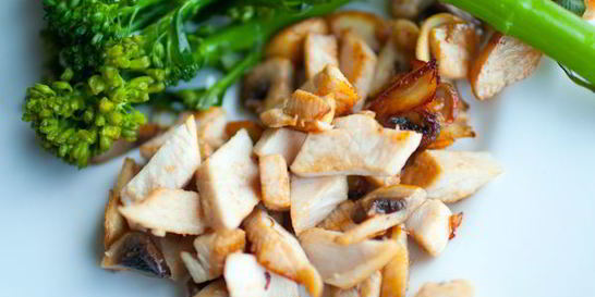 Куриные грудки с грибами