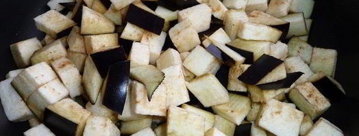 куриные сердечки с баклажанами и сыром. Шаг 2