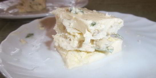 Курица под майонезом