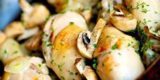 Курица с грибами и луком