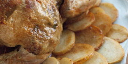 Курица с картофелем и зеленью