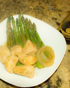 Курица со спаржей в яблочном соусе