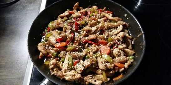 Курочка со сладким перцем и стручковой фасолью по-восточному