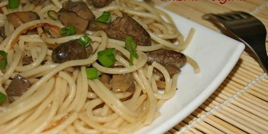 Лапша с грибами и куриными сердечками