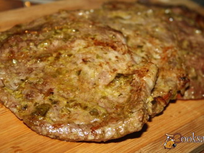 Рецепт мраморной говядины в соусе песто на решетке на мангале