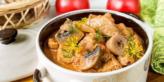 Мясо с грибами в соусе из паприки