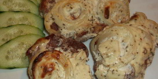 Мясо, запеченное в творожном соусе