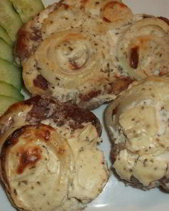 Мясо, запеченное в творожном соусе