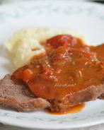 Нежная говядина с овощами под соусом