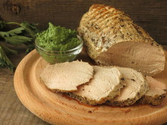 Рецепт сочной телятины с соусом из крапивы