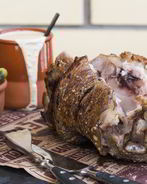 Свиная рулька на гриле для пивной вечеринки