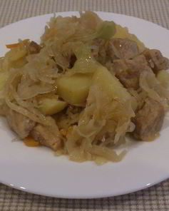 Свинина с картофелем и квашеной капустой