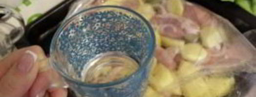 свинина с картошкой в пакете в духовке. Шаг 3