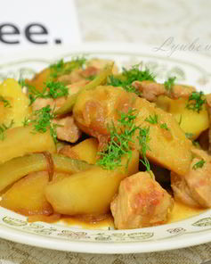 Свинина, тушеная с овощами