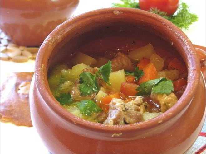 Рецепт свинины тушеной в горшочке